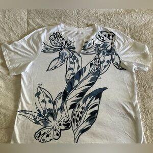 Chico’s White Floral Graphic Tee – Size 4 (XL) NWT